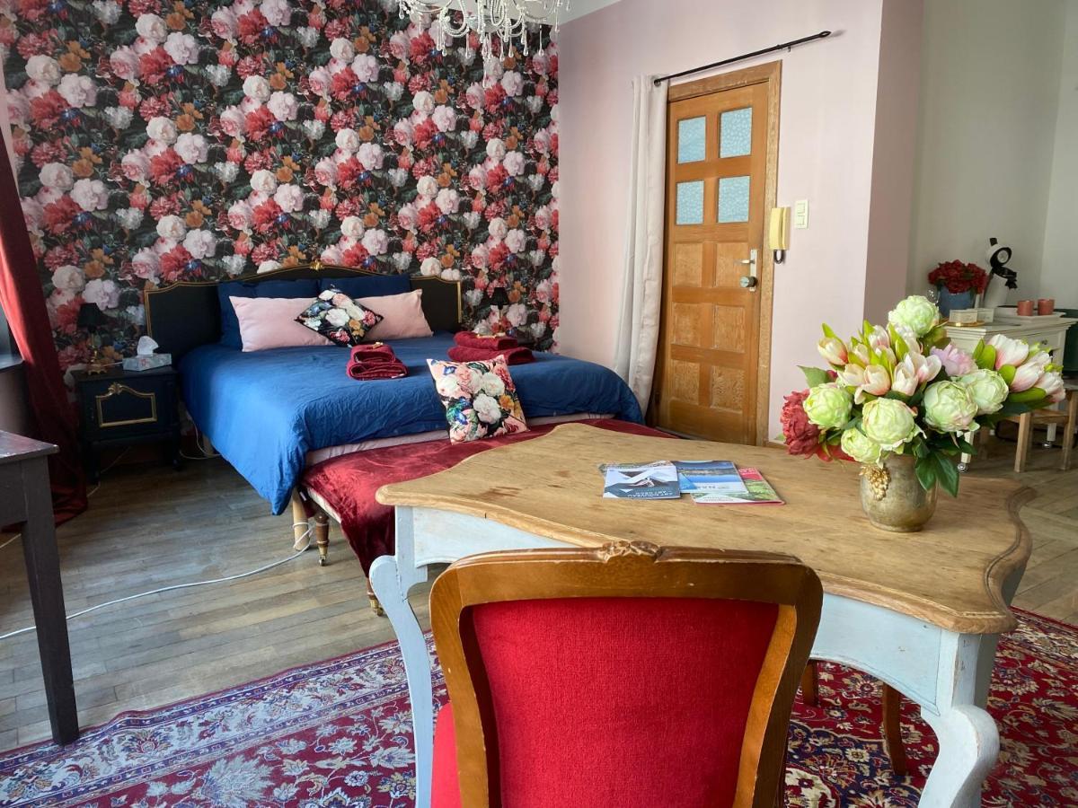 Appartement The Pink Studio - Exceptional Location In City Center - Unique & Elegant à Namur Extérieur photo